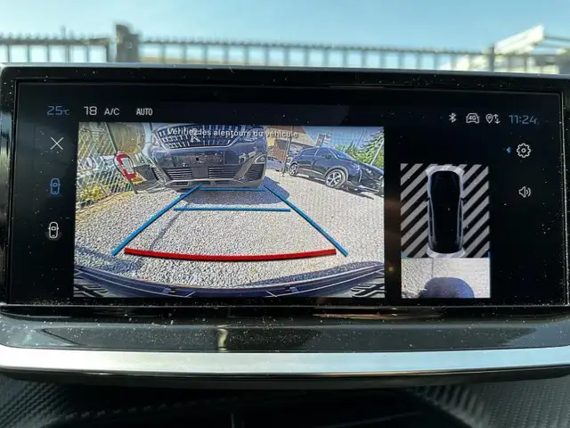 Peugeot 208 view 11