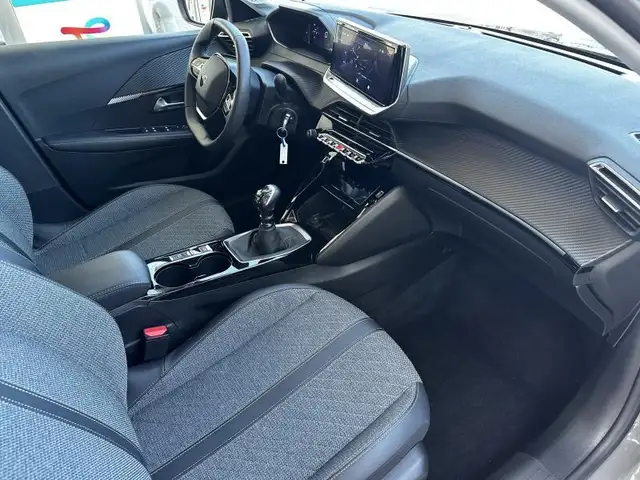 Peugeot 208 view 2