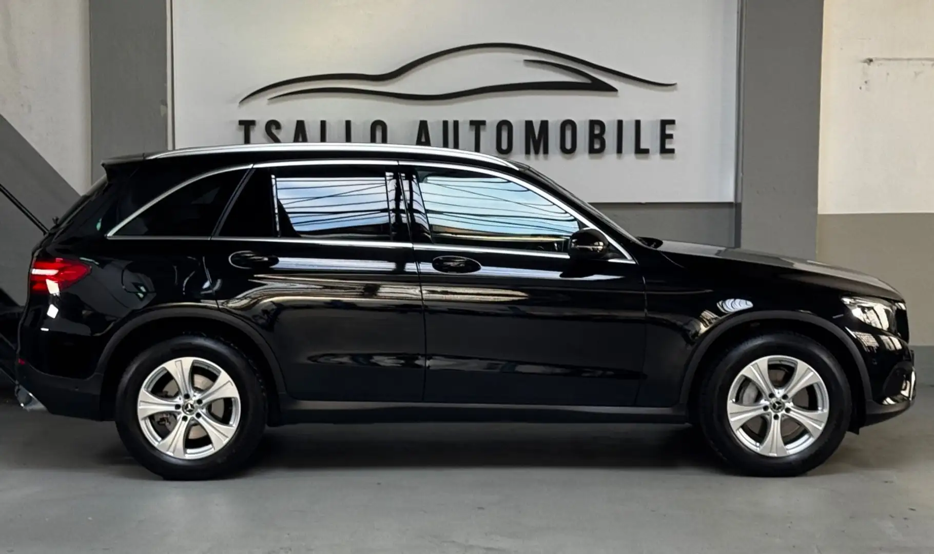 Mercedes-Benz GLC 250 4Matic *1.Hand*32tkm*TopZustand* Zwart - 2