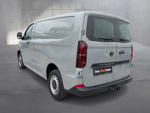 Volkswagen Transporter view 3