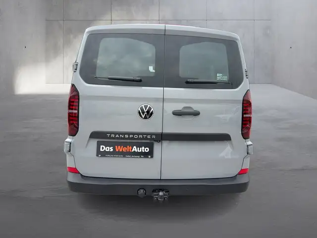 Volkswagen Transporter view 4