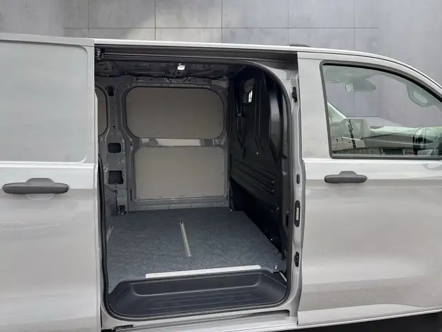 Volkswagen Transporter view 13
