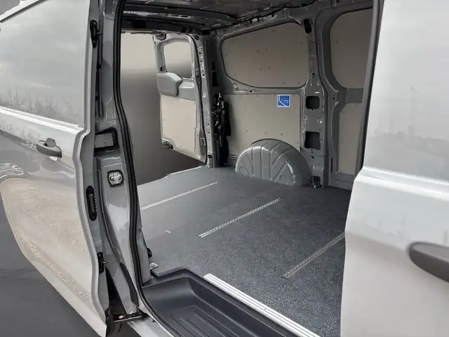 Volkswagen Transporter view 14