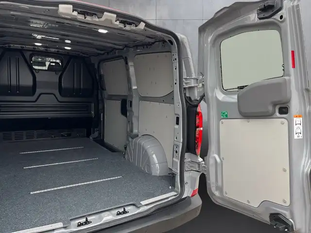 Volkswagen Transporter view 15