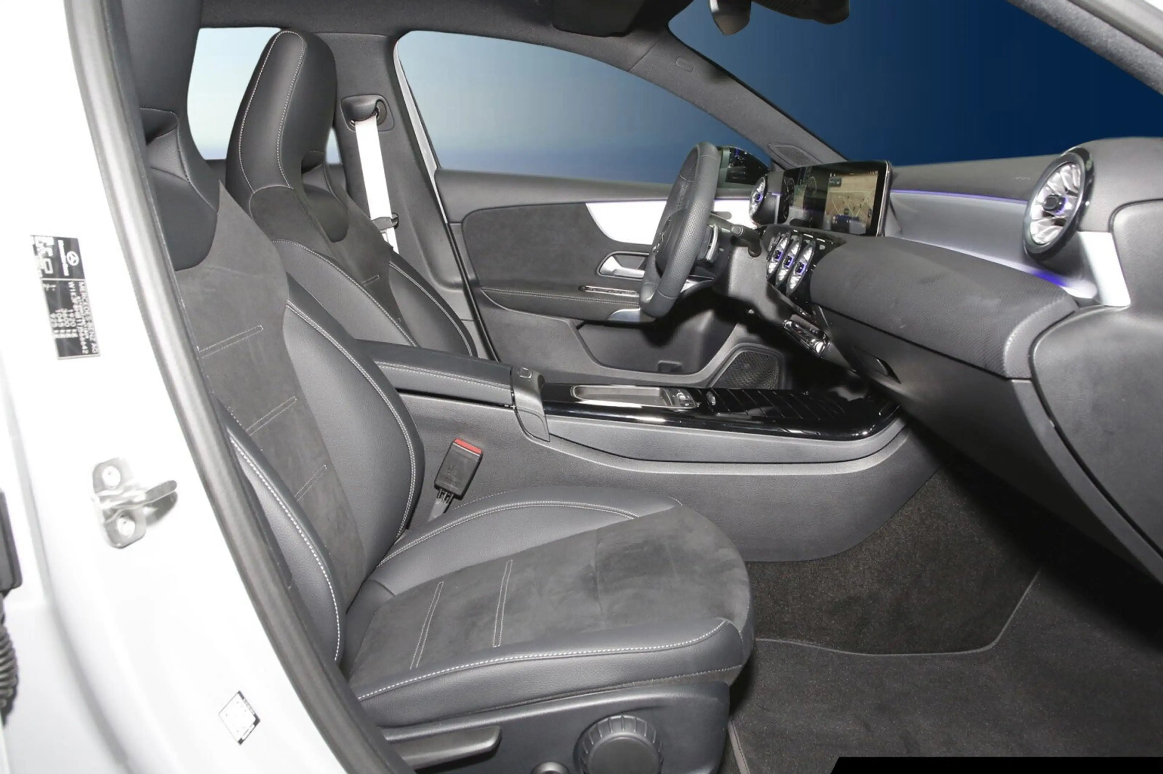Mercedes-Benz A 200 A 200 AMG/Special Edition/Navi/Pano/Night/Totw. — photo 6