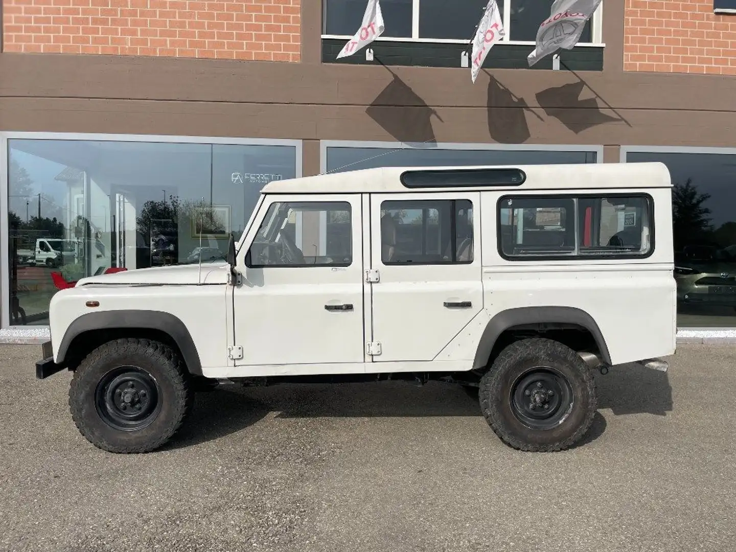 Land Rover Defender Defender 110 2.5 Td5 cat S.W. SE Bianco - 2