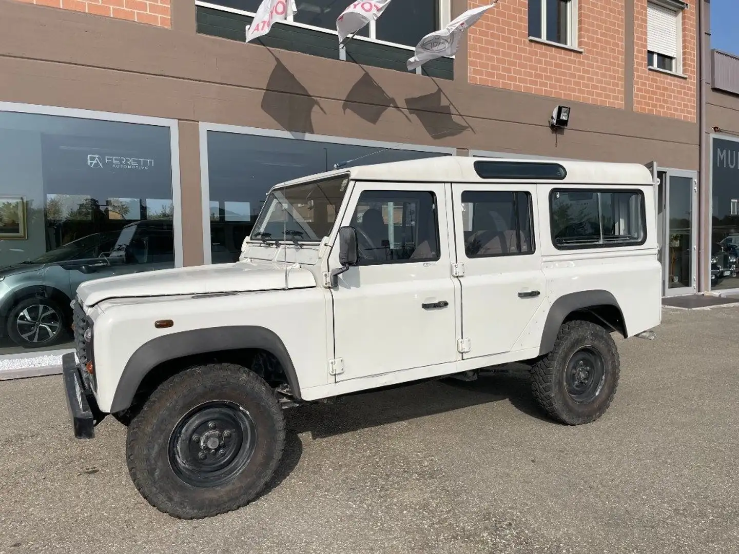 Land Rover Defender Defender 110 2.5 Td5 cat S.W. SE Bianco - 1