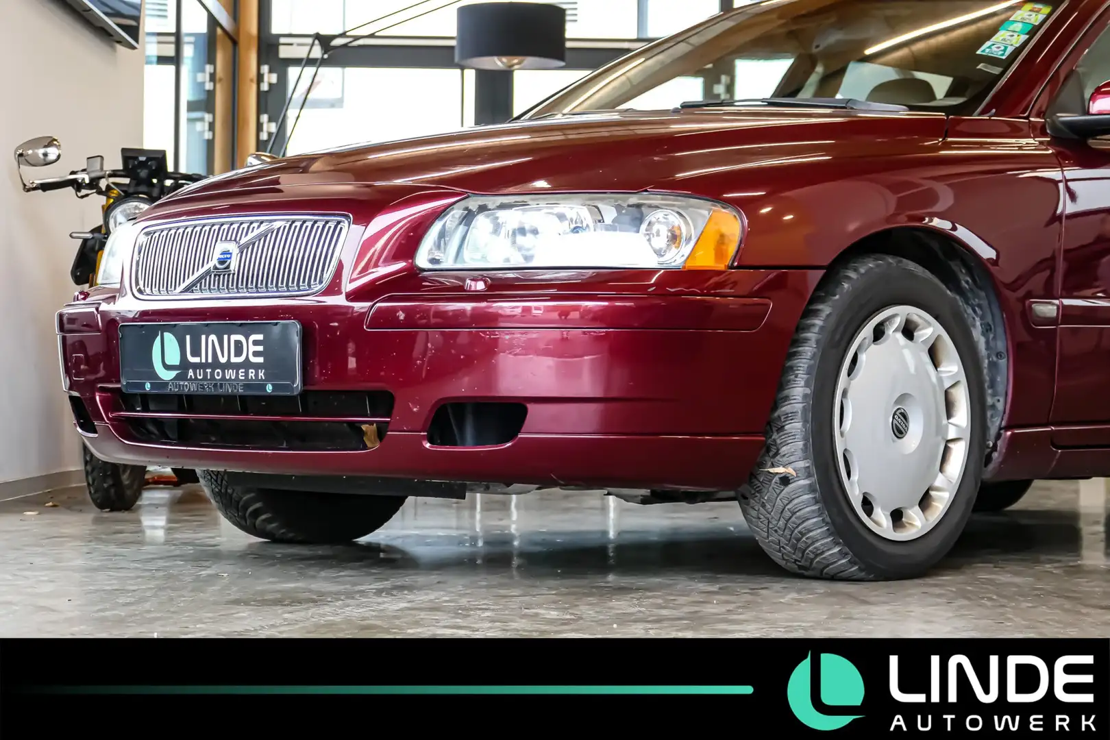 Volvo V70 2.4 Momentum |AHK|BI-XENON|NAVI|TEMPO.| Rot - 2