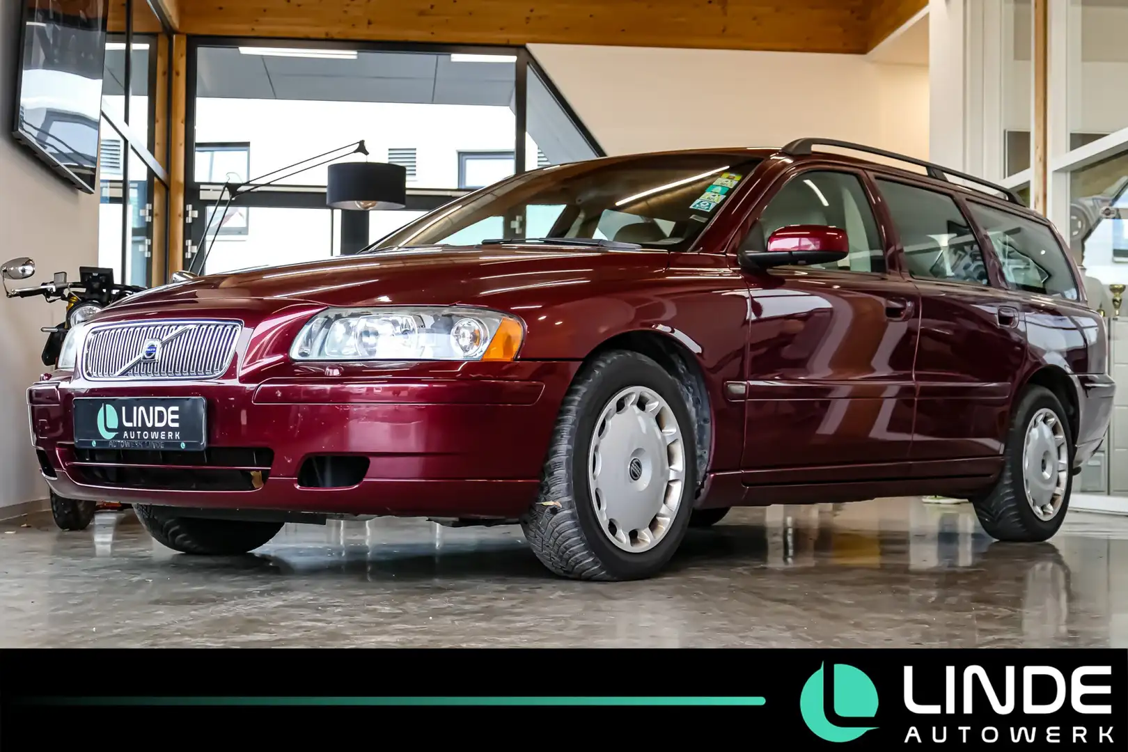 Volvo V70 2.4 Momentum |AHK|BI-XENON|NAVI|TEMPO.| Rot - 1