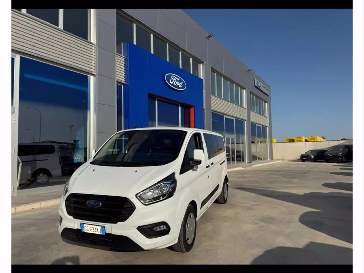 Ford Transit Custom 320 2.0 tdci 130cv trend combi l2h1 auto e6.2 White - 1