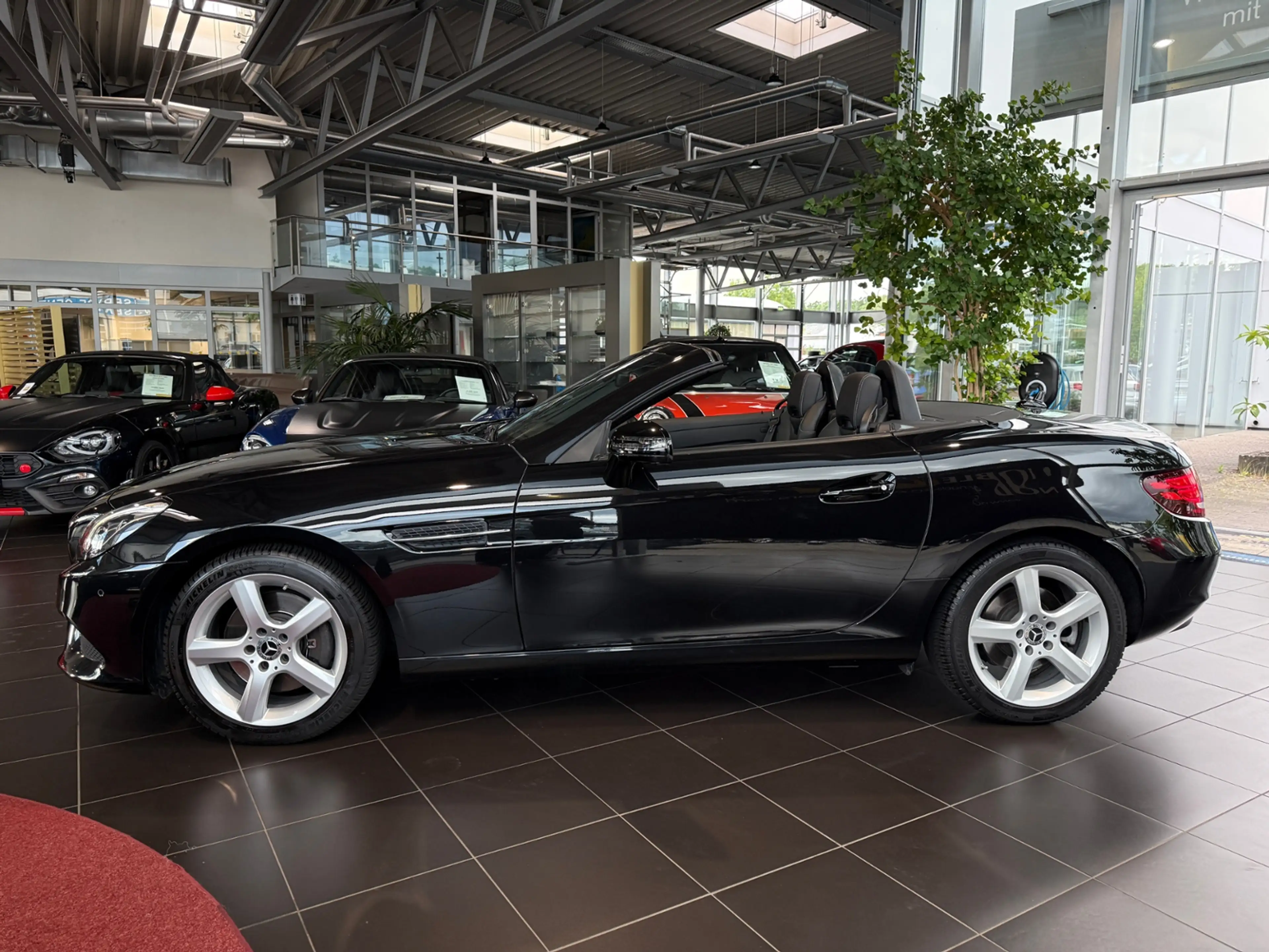 Mercedes-Benz SLC 200 AIRSCARF KLIMA LED NAVI ALU SHZ — photo 4