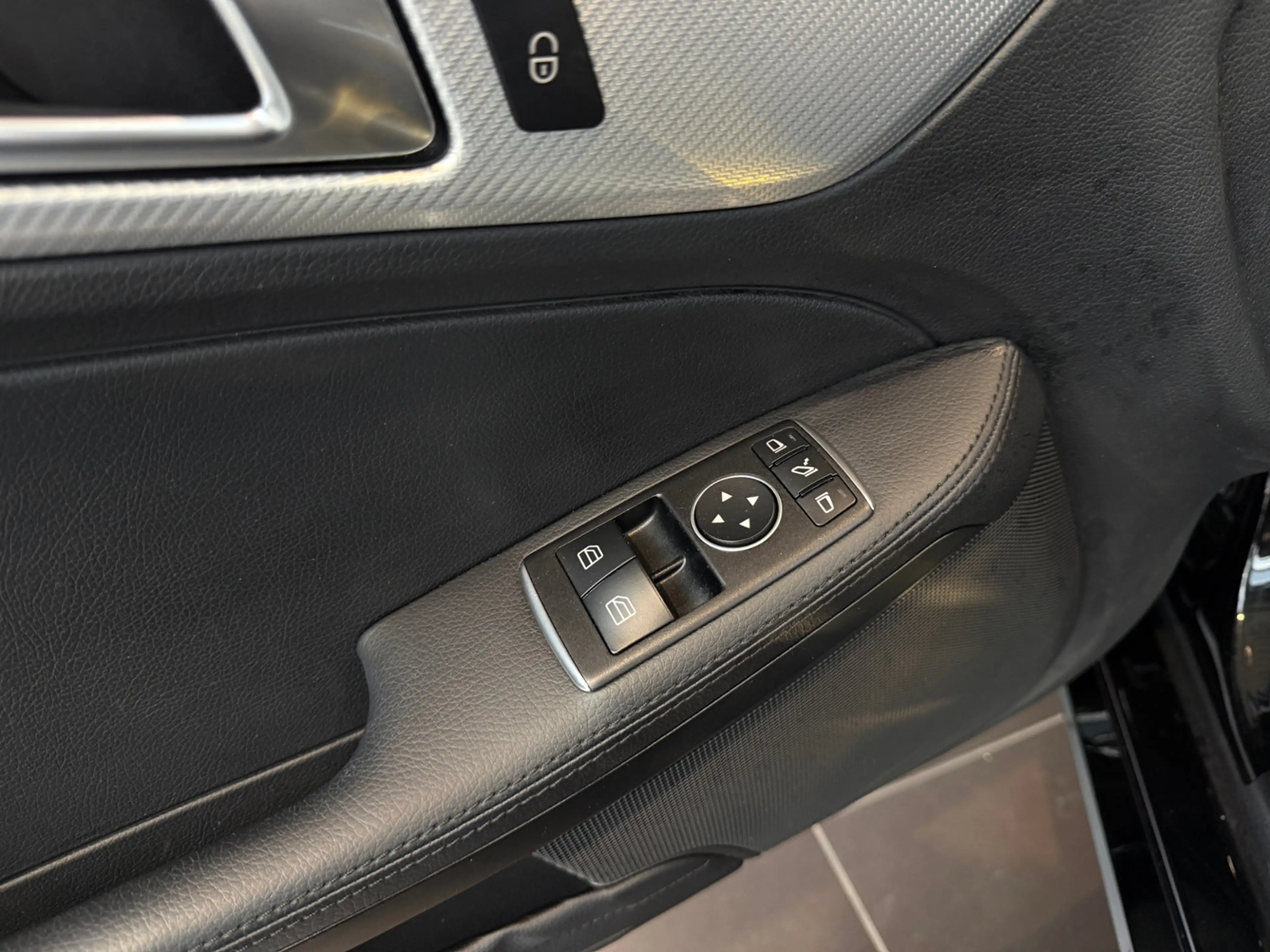 Mercedes-Benz SLC 200 AIRSCARF KLIMA LED NAVI ALU SHZ — photo 10