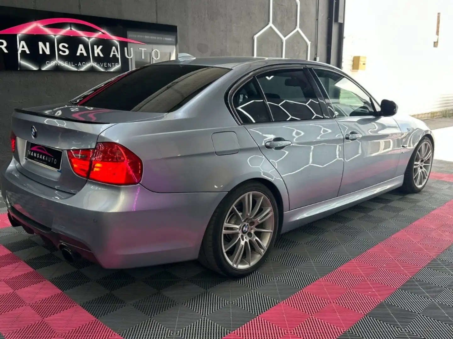 BMW 330 SERIE E90 LCI Sport Design 330d 245 ch Radar AR -  Szary - 2