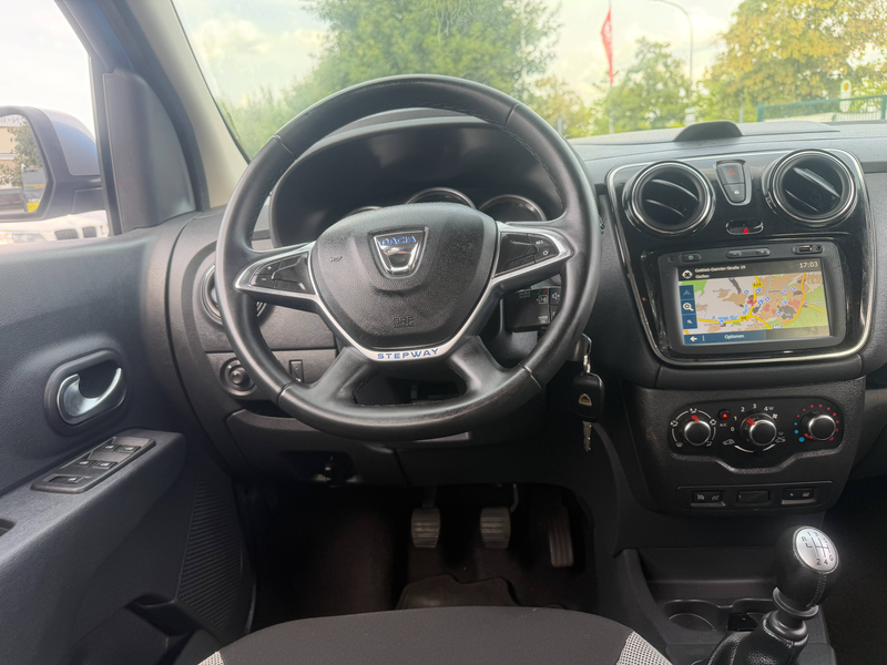 Dacia Lodgy Stepway/1.Hand/Neu TÜV/Scheckheft/Navi/Kamera — photo 12