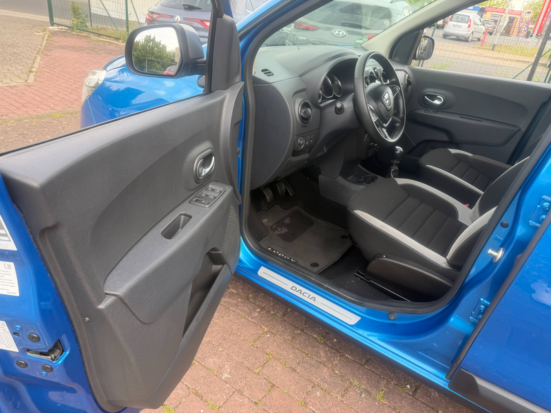 Dacia Lodgy Stepway/1.Hand/Neu TÜV/Scheckheft/Navi/Kamera — photo 9