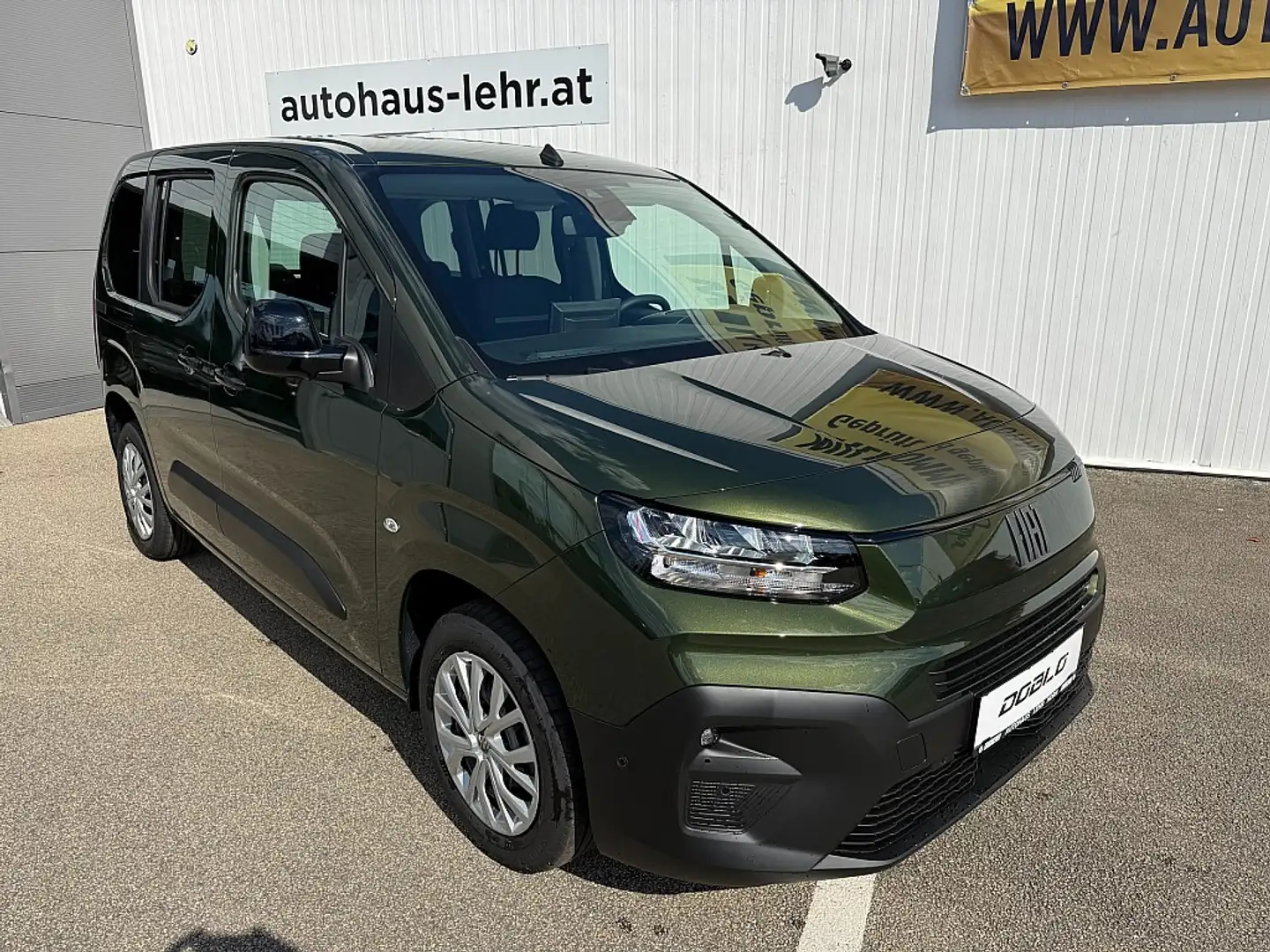 Fiat Doblo M BlueHDi 130 S&S Aut. Grün - 1