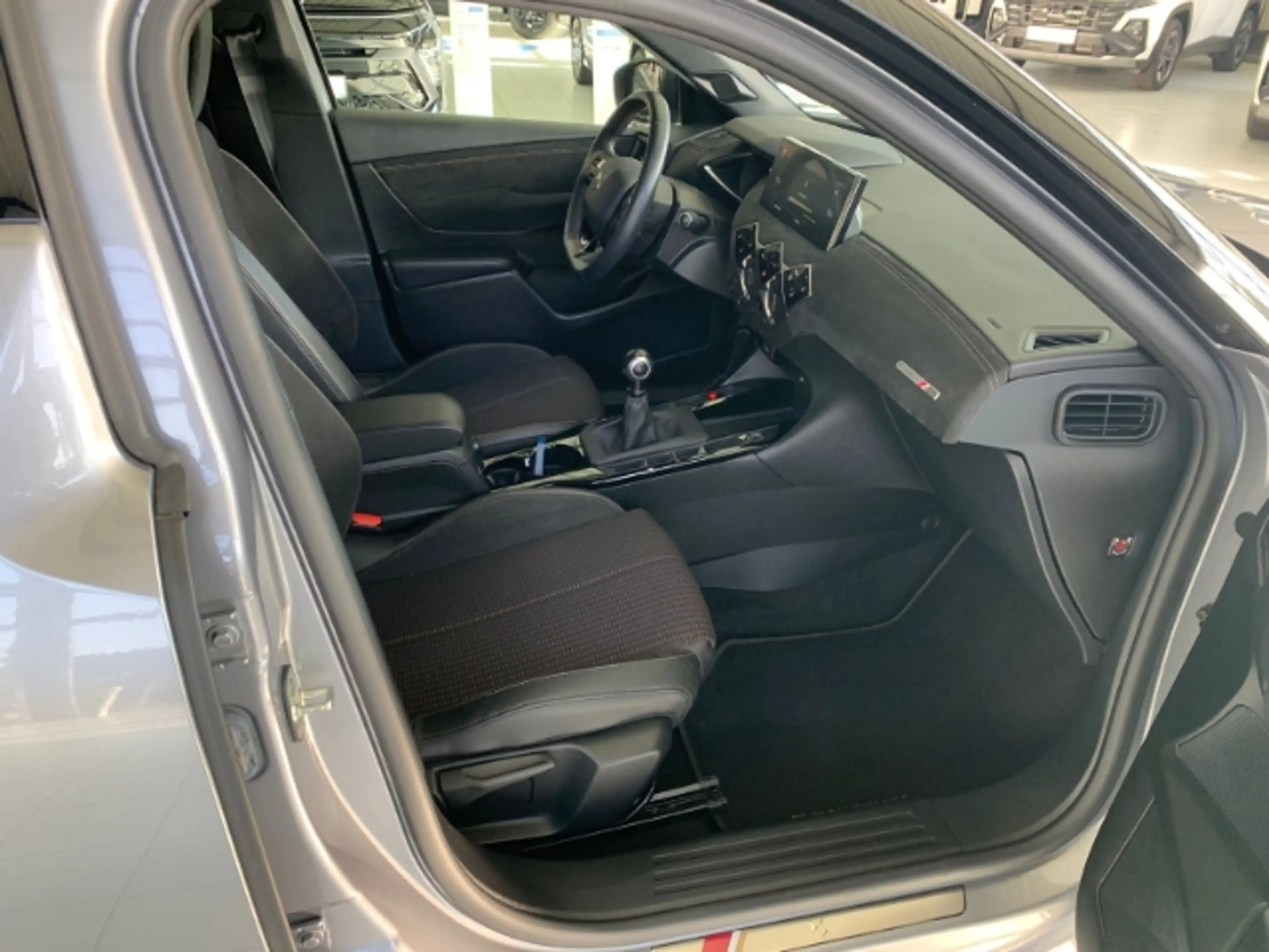 DS Automobiles DS 3 Crossback Performance Line Navi Klimaautom DAB SHZ — photo 10