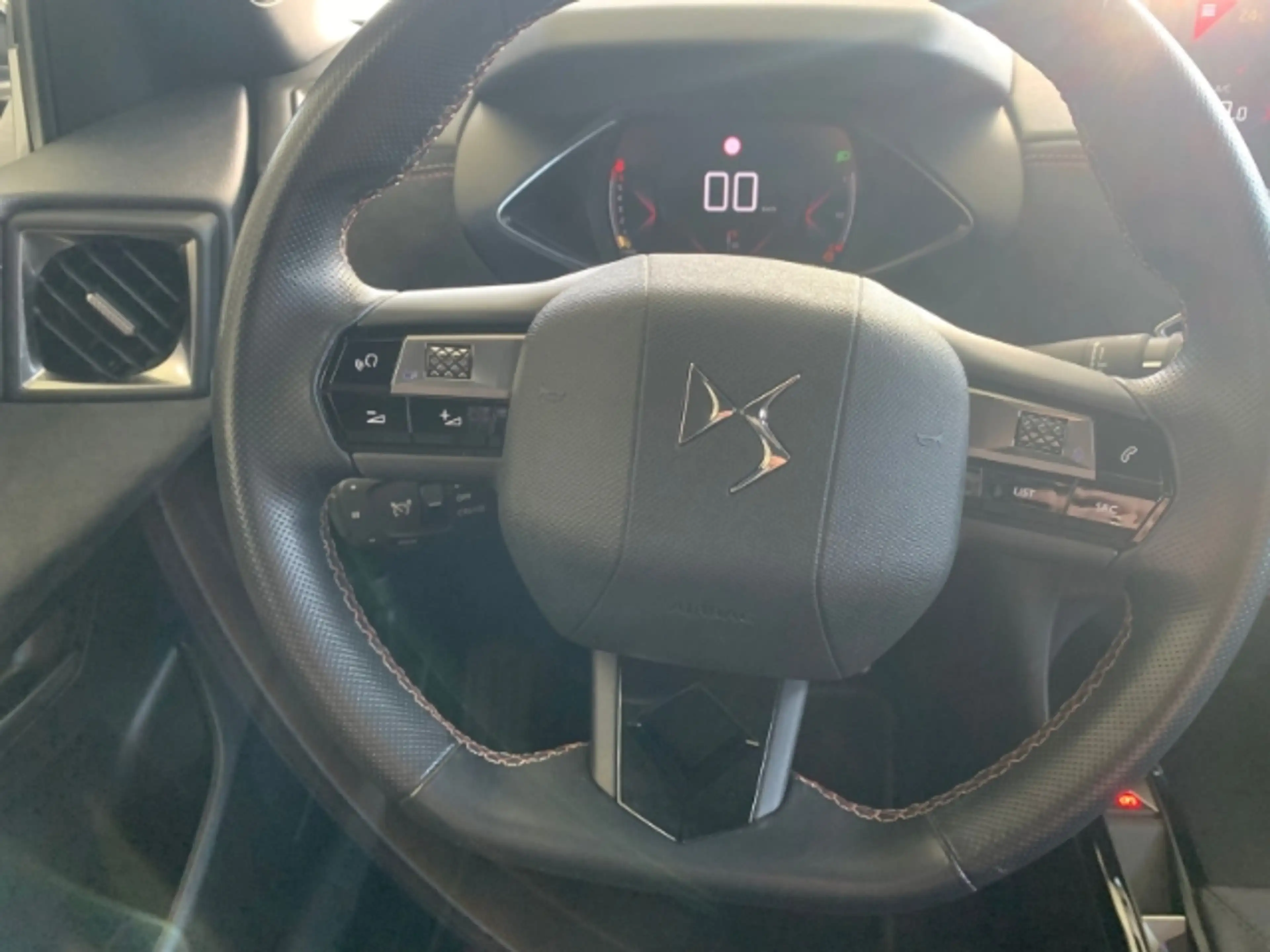 DS Automobiles DS 3 Crossback Performance Line Navi Klimaautom DAB SHZ — photo 12