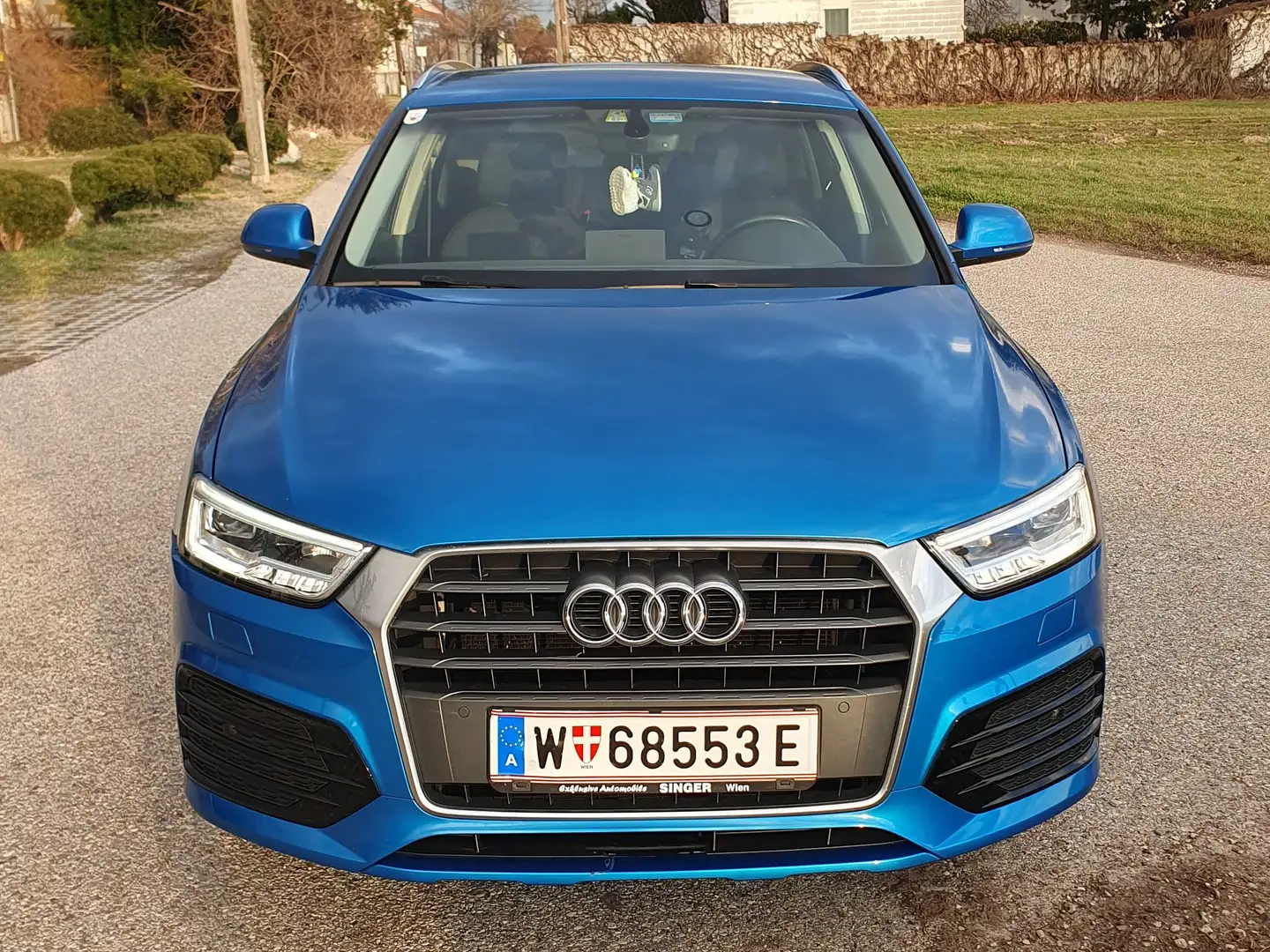 Audi Q3 Blau - 2