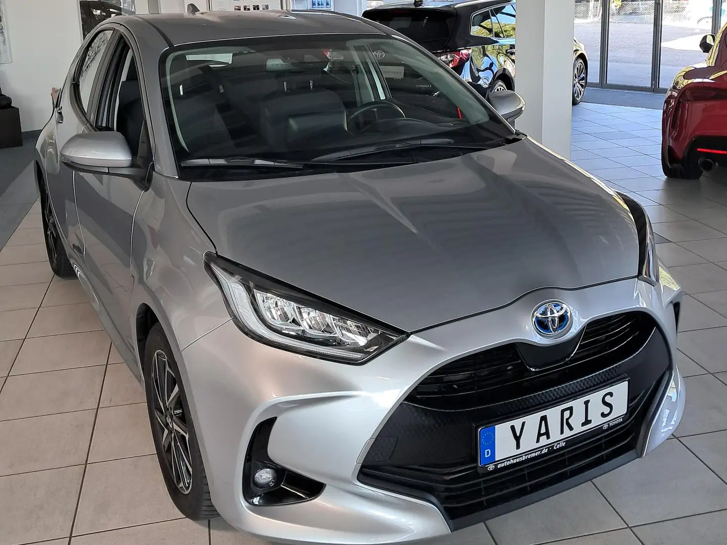 Toyota Yaris Yaris 5-Türer Hybrid 1.5 Team D + Allwetter Silber - 2