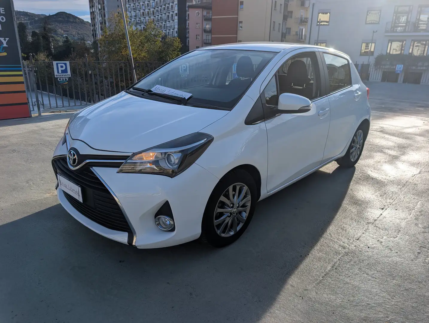 Toyota Yaris Yaris III 2015 5p 1.0 Lounge Wit - 1