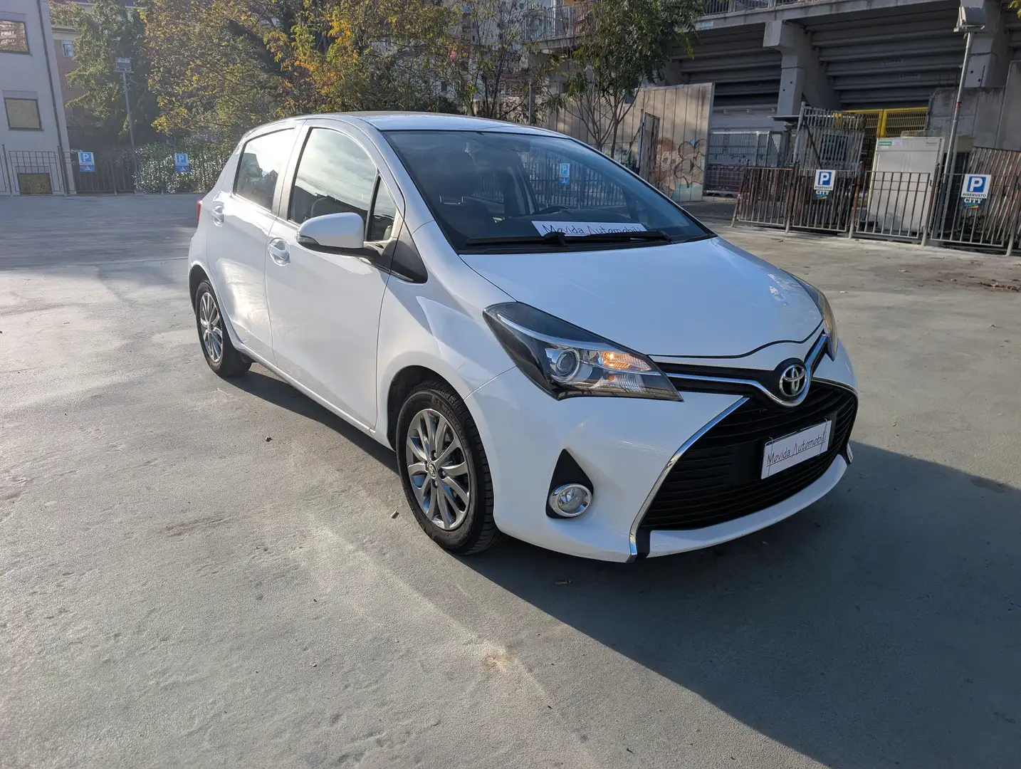 Toyota Yaris Yaris III 2015 5p 1.0 Lounge Wit - 2