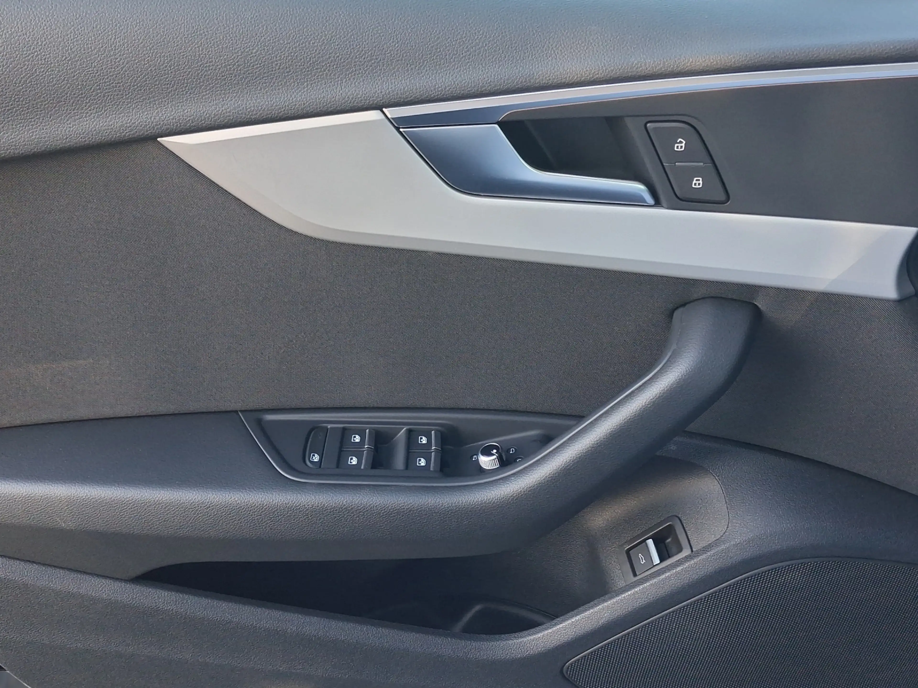 Audi A4 allroad quattro 40 TDI AHK ACC Navi RFK Totwinkel — photo 12