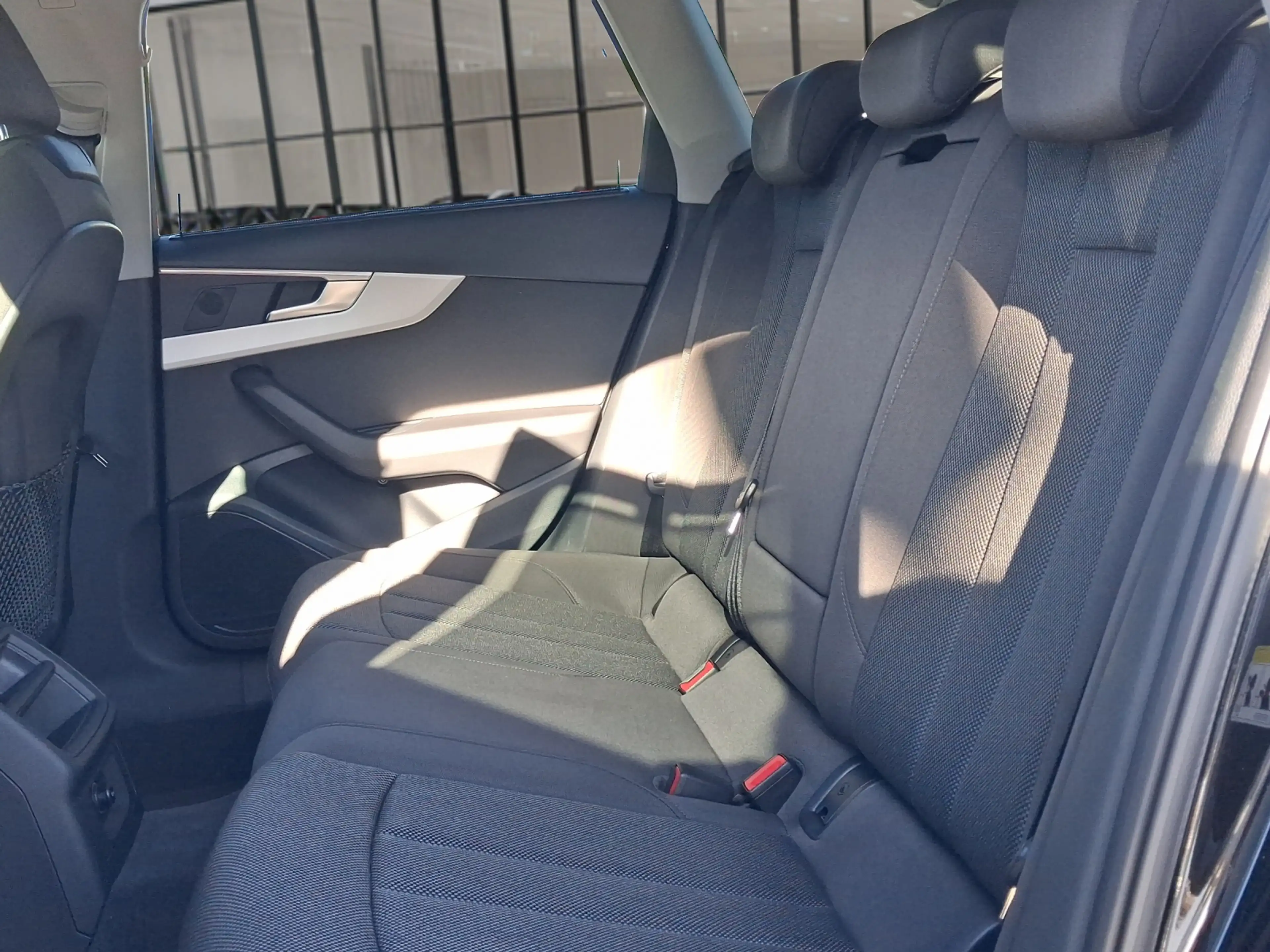Audi A4 allroad quattro 40 TDI AHK ACC Navi RFK Totwinkel — photo 6