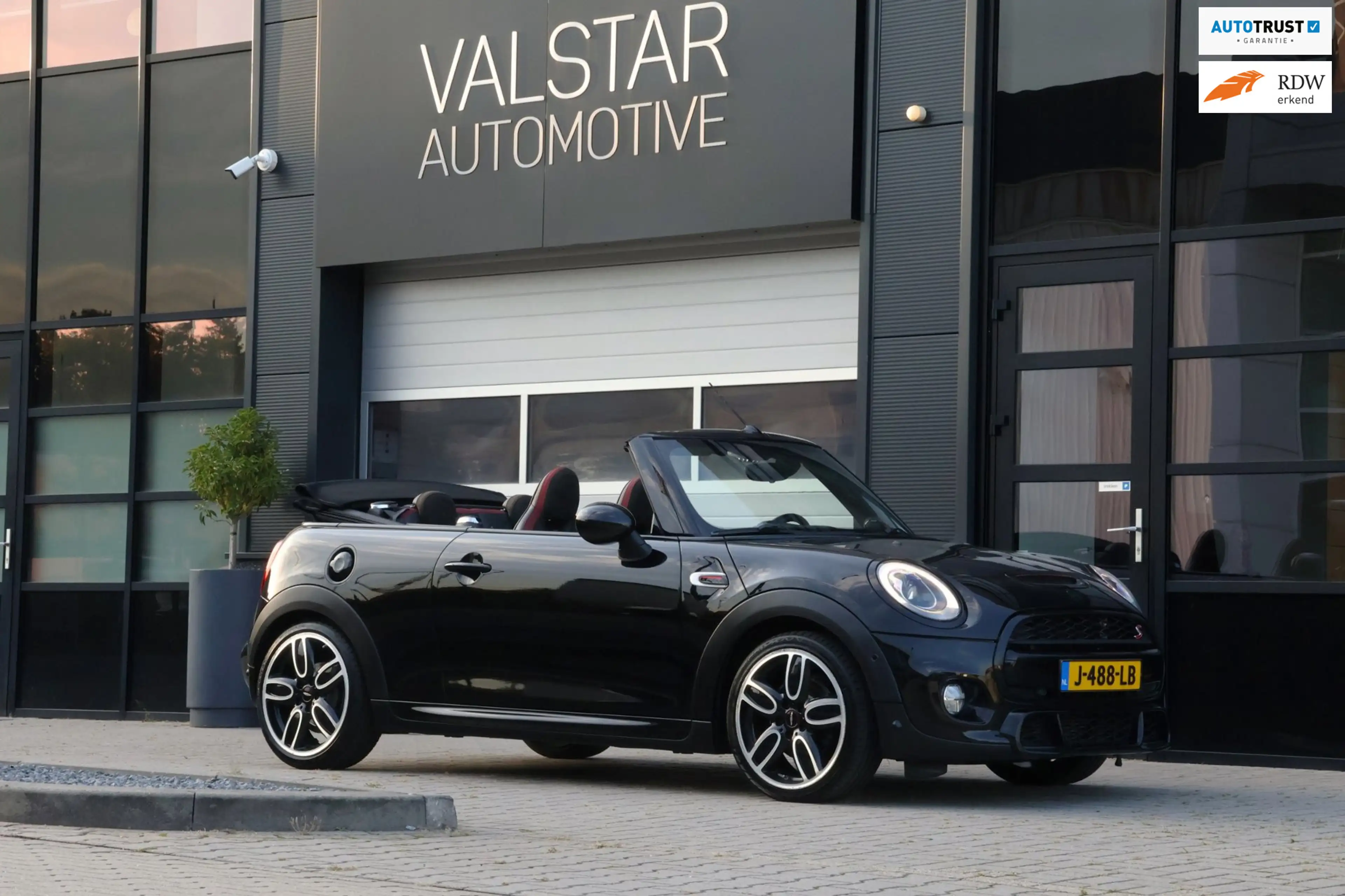 MINI John Cooper Works Cabrio 2.0 S|JCW|Harman/Kardon|Camera|JCW STOELEN!