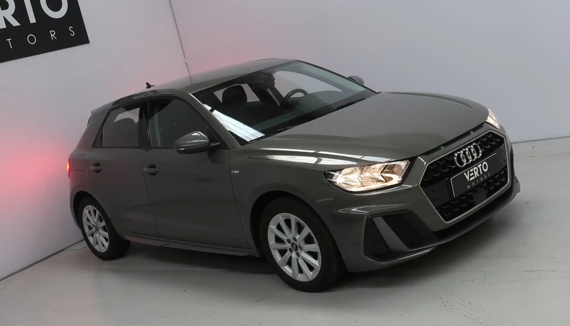 Audi A1 A1 30 TFSI Sportback S tronic S line Grijs - 1