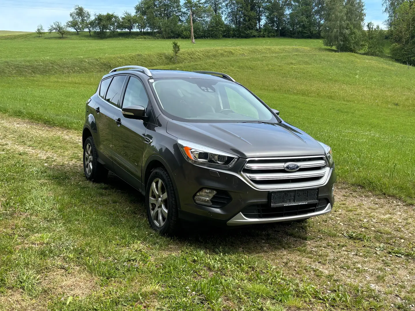 Ford Kuga Kuga 2,0 TDCi Titanium Start/Stop Powershift Aut. AWD Titanium Grau - 1