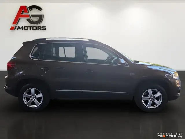 Volkswagen Tiguan view 4