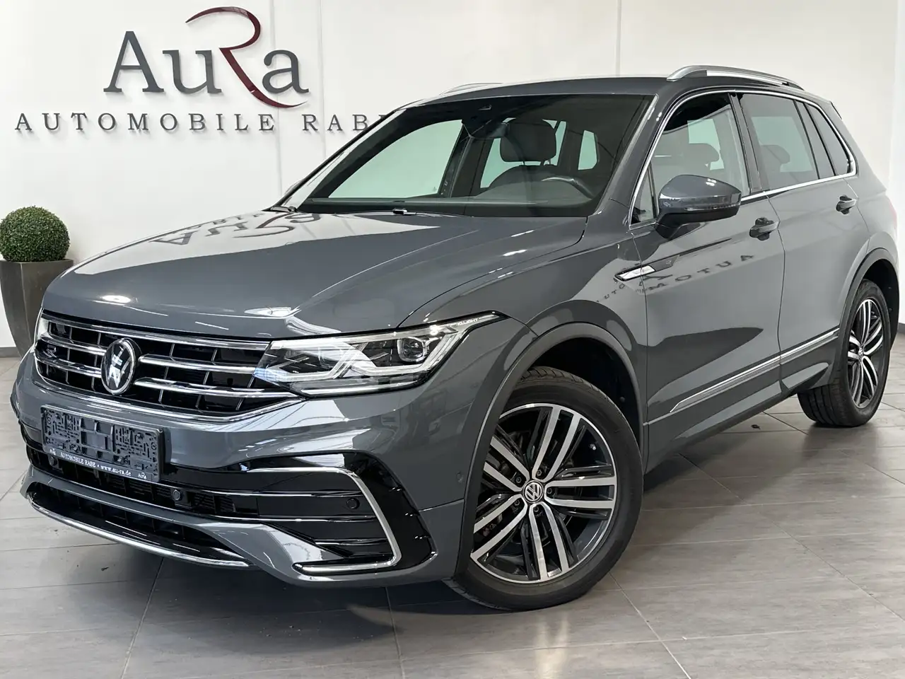 Volkswagen Tiguan 2.0 TDI DSG 4M R-Line NAV+MATRIX+AHK+KAM — миниатюра 1