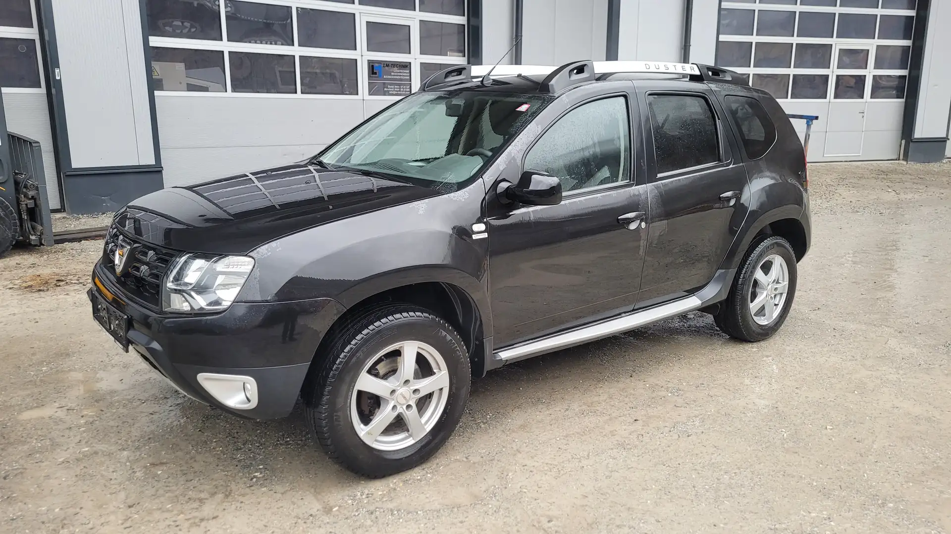 Dacia Duster 4x4 Schwarz - 1