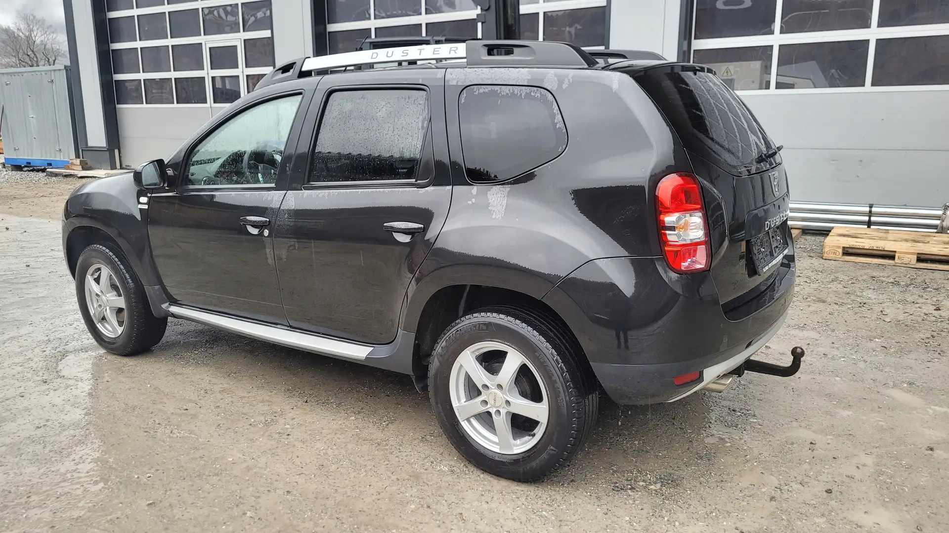 Dacia Duster 4x4 Schwarz - 2