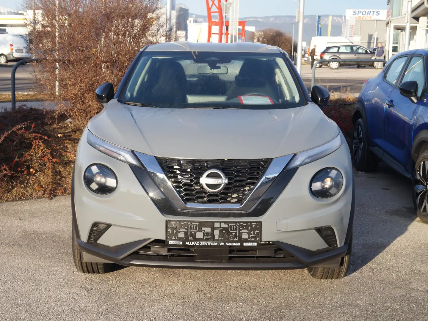 Nissan Juke 1,0 DIG-T Acenta+ Grau - 2