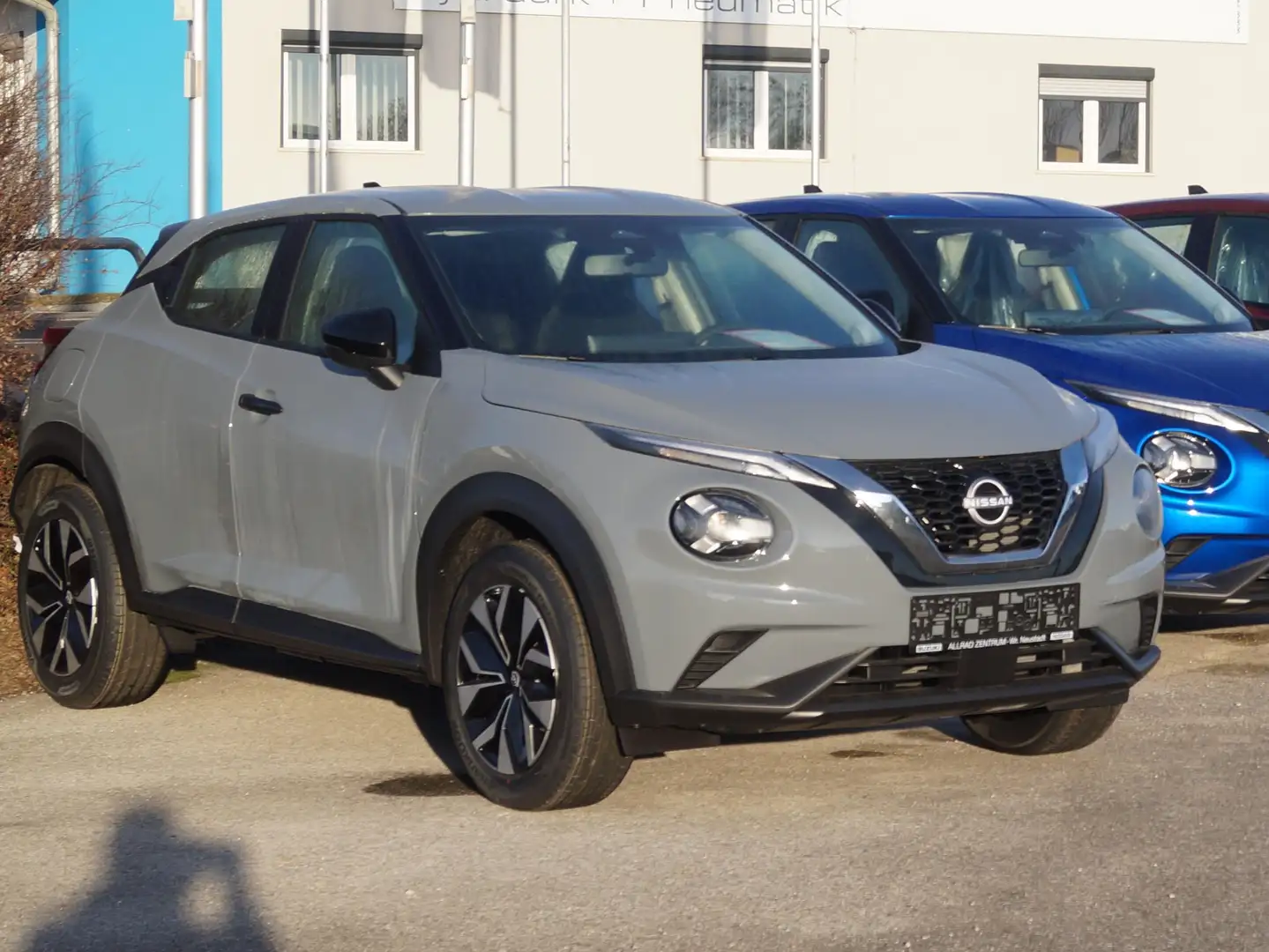 Nissan Juke 1,0 DIG-T Acenta+ Grau - 1