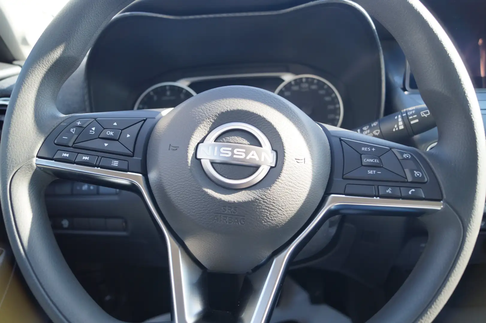 Nissan Juke 1,0 DIG-T Acenta+ Grau - 2