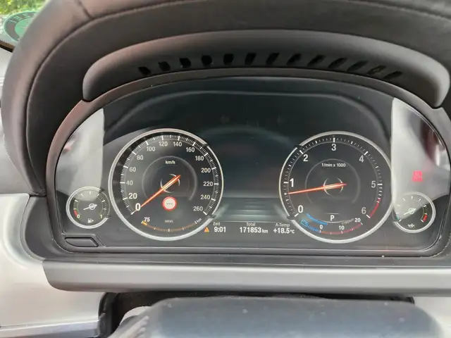 BMW 6 Series view 10