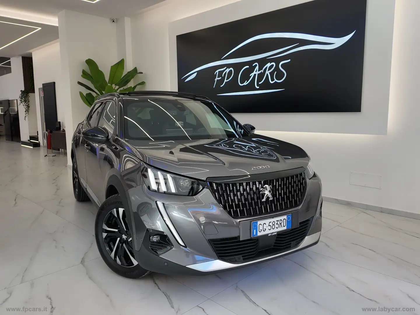 Peugeot 2008 BlueHDi 110 S&S GT Grijs - 1