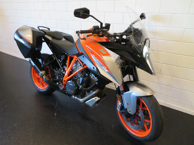 KTM 1290 Super Duke GT - foto 2