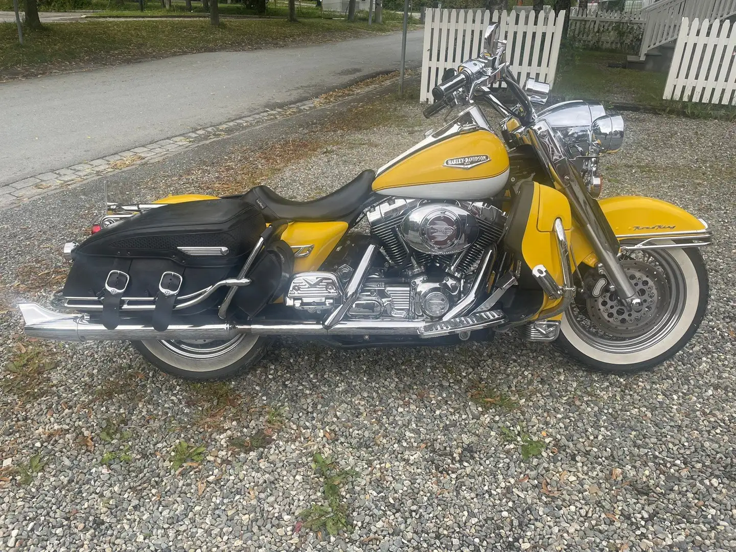 Harley-Davidson Road King žuta - 1