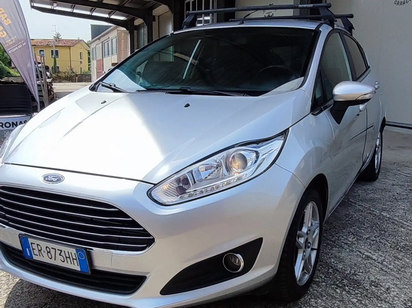 Ford Fiesta Fiesta VI 2014 5p 1.4 16v Titanium Gpl FL Grigio - 2
