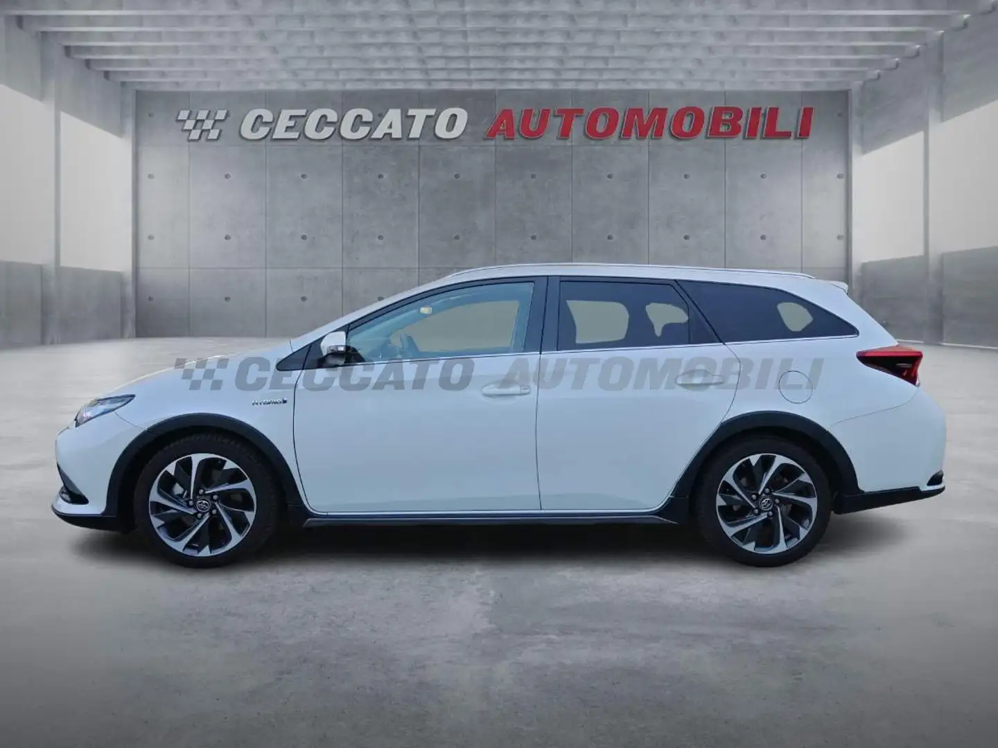 Toyota Auris Auris Touring Sports 1.8h Black Edition cvt Blanc - 2