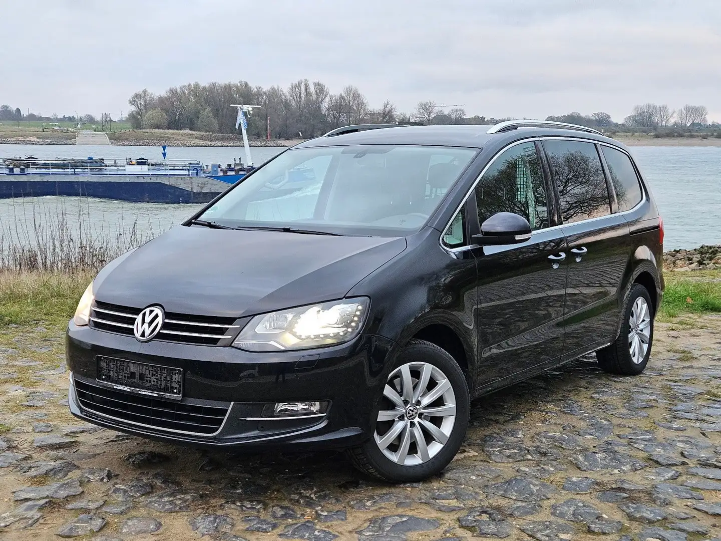 Volkswagen Sharan Highline BMT Automatik 2.Hd. viele Extras Schwarz - 1