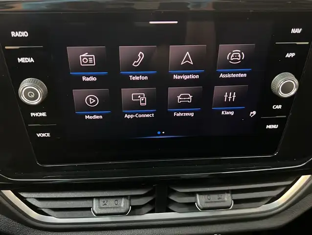 Volkswagen T-Roc view 17
