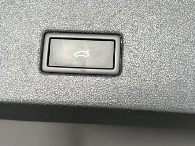 Volkswagen T-Roc view 11