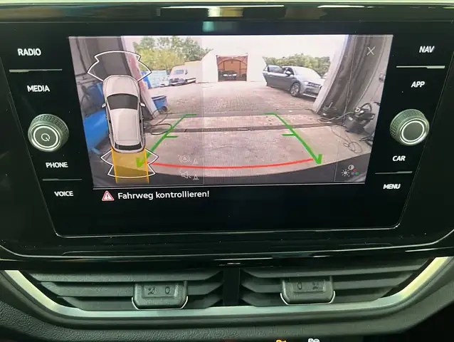 Volkswagen T-Roc view 25