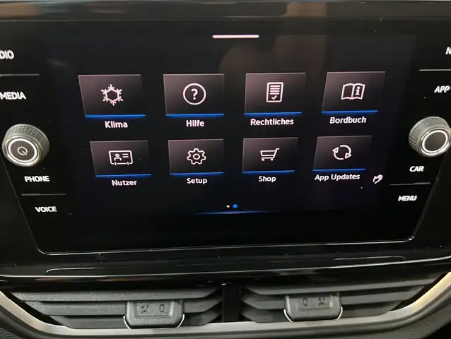 Volkswagen T-Roc view 18