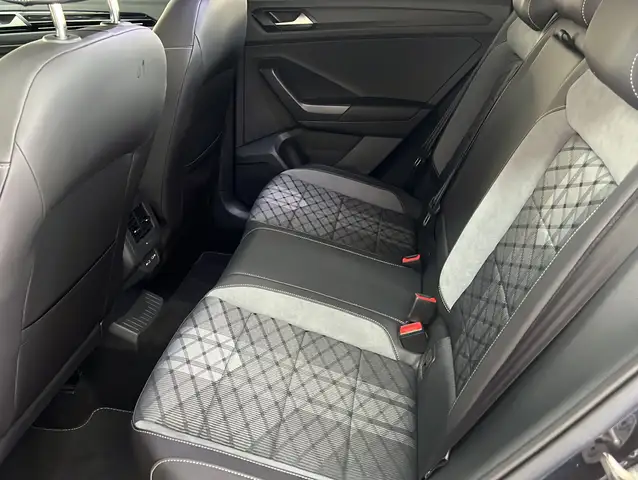 Volkswagen T-Roc view 7